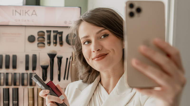 INIKA Organic lanceert "#lipswithNOtrash" voor goede doel